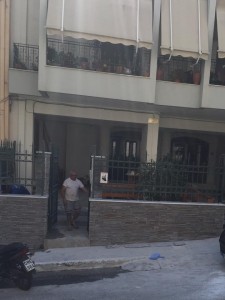 Τοποθέτηση πέτρας σε διαμέρισμα - Siarampis