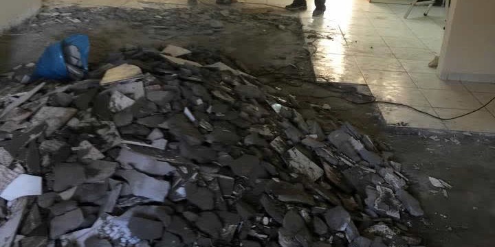 Τοποθέτηση πλακιδίων σε οικία στο Κερατσίνι
