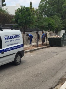 Αντικατάσταση πεζοδρομίων και υδρορροών στη Φιλοθέη