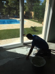Τοποθέτηση πλακιδίων μεγάλων διαστάσεων από την New Home Constructions