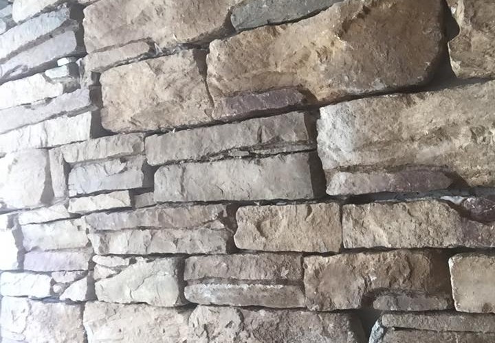 Τοποθέτηση πέτρας στο Καματερό από την New Home Constructions