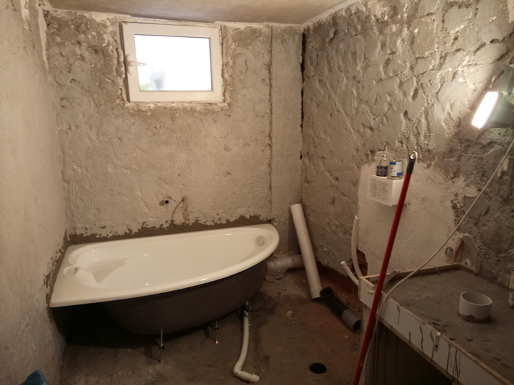 Μία πλήρες ανακαίνιση μπάνιου από το συνεργείο New Home Constructions τηλ 210-2481000 σε οικία στο Καματερό.